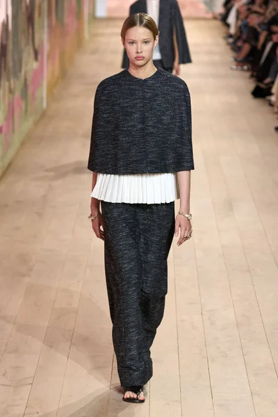Look 30